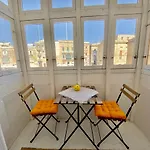 Square Townhouse, Rooftop & 3 Bathrooms