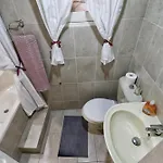 Square Townhouse, Rooftop & 3 Bathrooms *