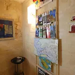 Square Townhouse, Rooftop & 3 Bathrooms * Birgu