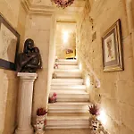 Square Townhouse, Rooftop & 3 Bathrooms Prázdninový dům Birgu