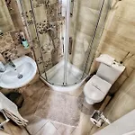 Square Townhouse, Rooftop & 3 Bathrooms *