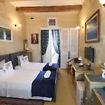 Square Townhouse, Rooftop & 3 Bathrooms * Birgu