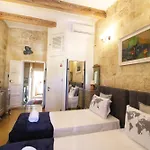 Square Townhouse, Rooftop & 3 Bathrooms