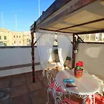 Square Townhouse, Rooftop & 3 Bathrooms Prázdninový dům