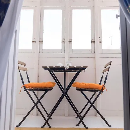 Square Townhouse, Rooftop & 3 Bathrooms *