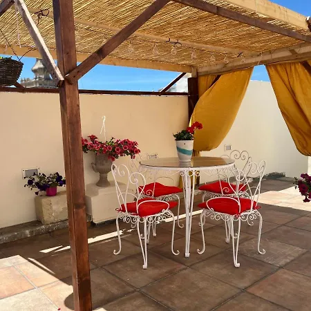 Square Townhouse, Rooftop & 3 Bathrooms