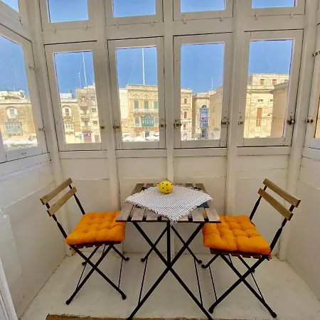 Square Townhouse, Rooftop & 3 Bathrooms