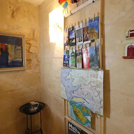 Square Townhouse, Rooftop & 3 Bathrooms * Birgu