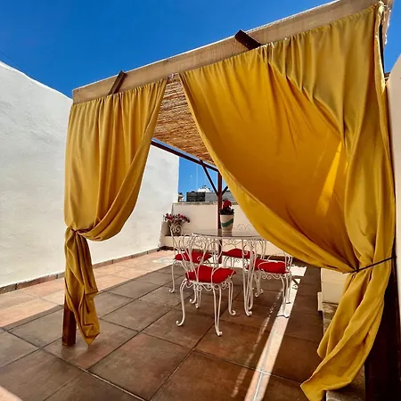 Square Townhouse, Rooftop & 3 Bathrooms Holiday home Birgu