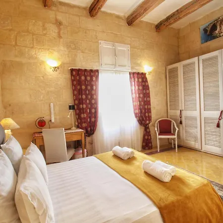 Holiday home Square Townhouse, Rooftop & 3 Bathrooms *