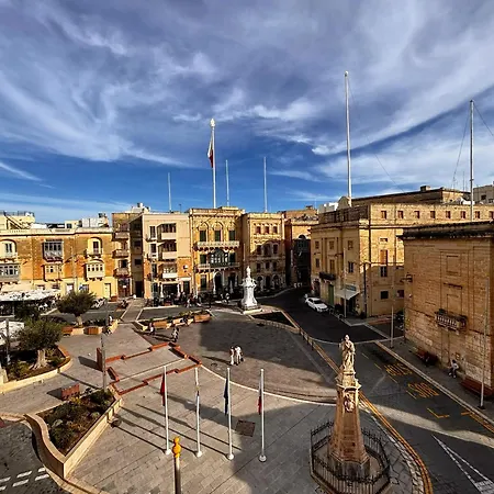 Prázdninový dům Square Townhouse, Rooftop & 3 Bathrooms Birgu