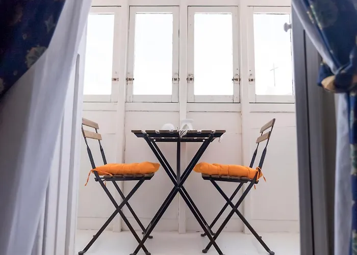 Square Townhouse, Rooftop & 3 Bathrooms *