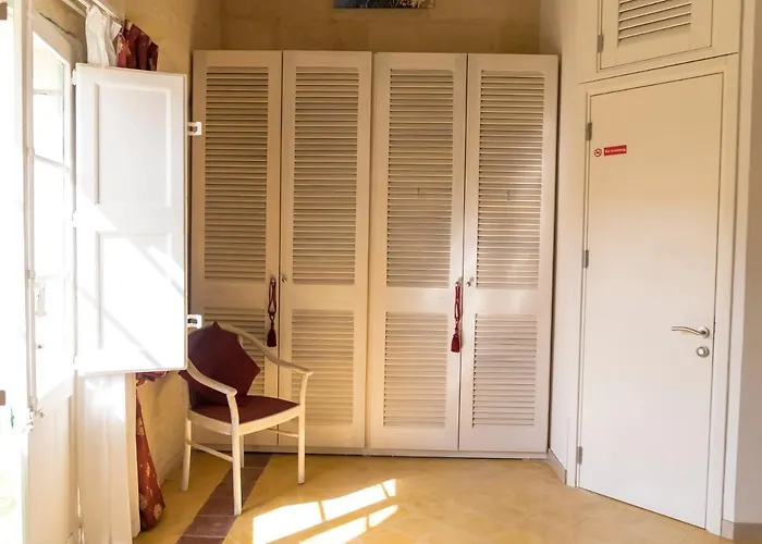 Hébergement de vacances Square Townhouse, Rooftop & 3 Bathrooms *