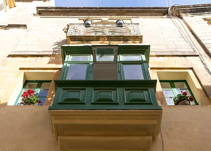 Square Townhouse, Rooftop & 3 Bathrooms Hébergement de vacances *