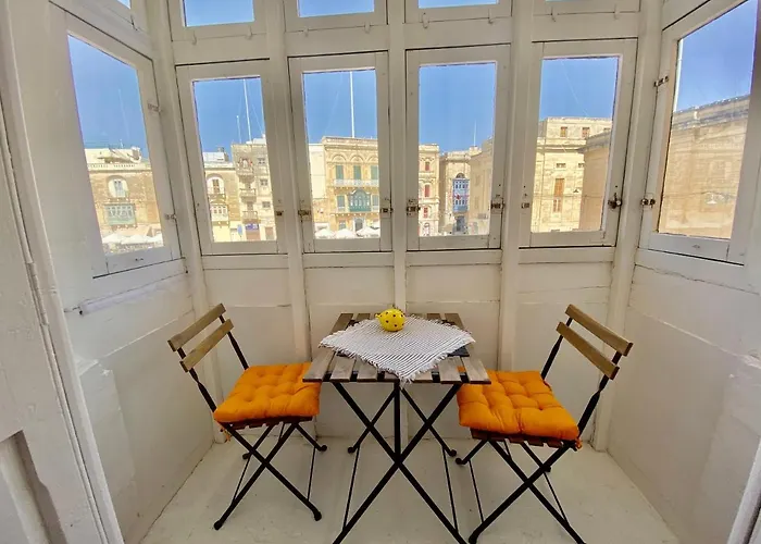 Square Townhouse, Rooftop & 3 Bathrooms