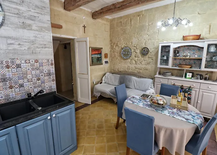 Square Townhouse, Rooftop & 3 Bathrooms * Il-Birgu