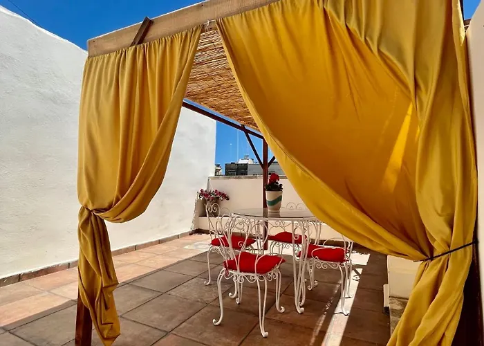 Square Townhouse, Rooftop & 3 Bathrooms Hébergement de vacances Il-Birgu