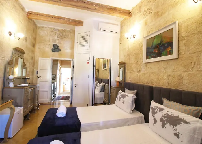 Square Townhouse, Rooftop & 3 Bathrooms