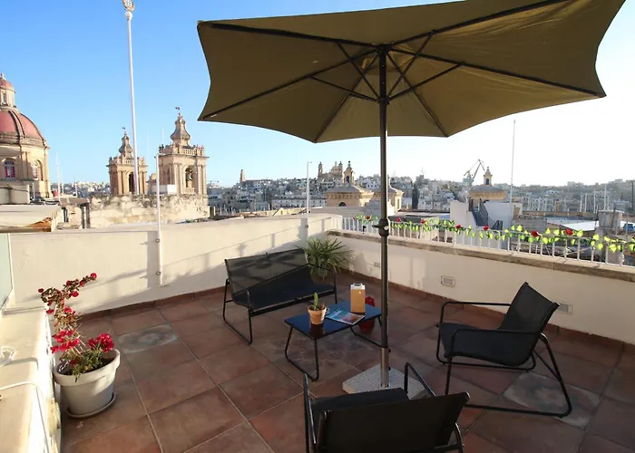 Square Townhouse, Rooftop & 3 Bathrooms *