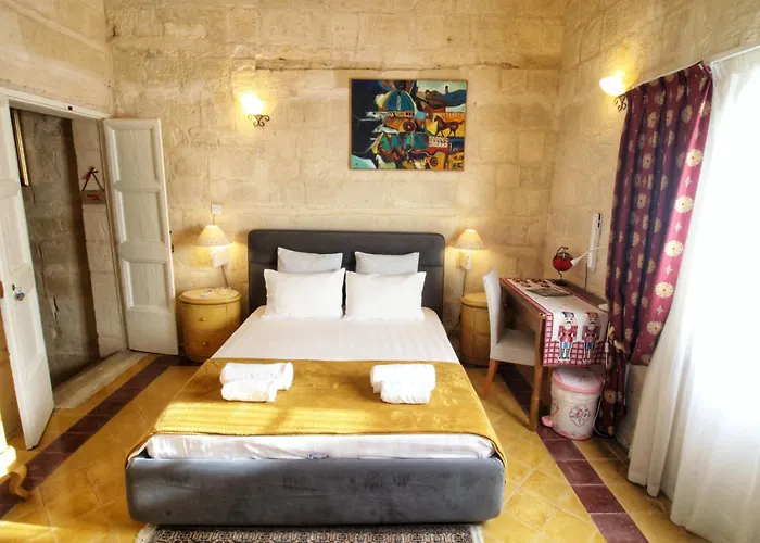 Square Townhouse, Rooftop & 3 Bathrooms