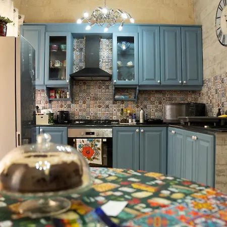 Square Townhouse, Rooftop & 3 Bathrooms * بيرغو