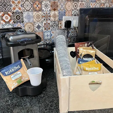 Square Townhouse, Rooftop & 3 Bathrooms