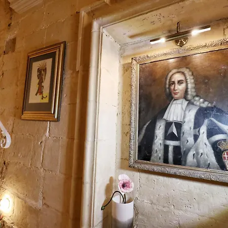 Feriehus Square Townhouse, Rooftop & 3 Bathrooms Birgu