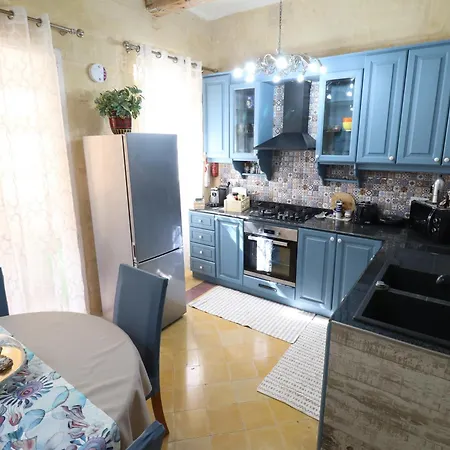 Square Townhouse, Rooftop & 3 Bathrooms Feriehus *