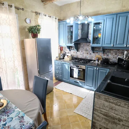 Square Townhouse, Rooftop & 3 Bathrooms * 比尔古