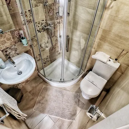 Square Townhouse, Rooftop & 3 Bathrooms *