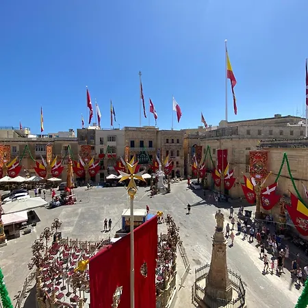 Nyaraló The Knight - Experiential Heritage At Square