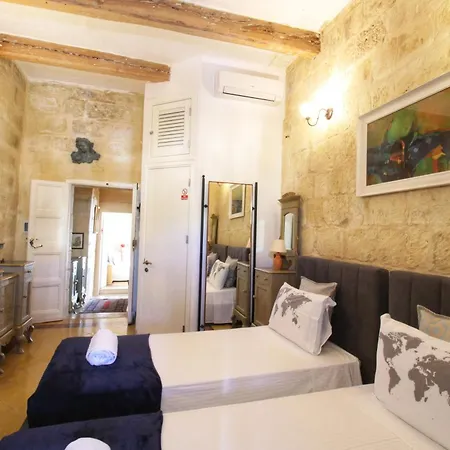 Square Townhouse, Rooftop & 3 Bathrooms