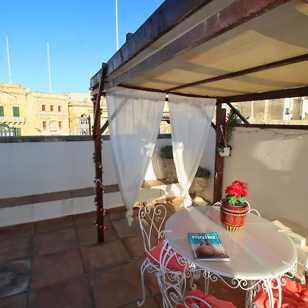 Square Townhouse, Rooftop & 3 Bathrooms Feriehus