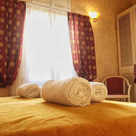 Square Townhouse, Rooftop & 3 Bathrooms Feriehus Birgu