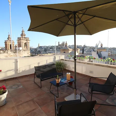 Square Townhouse, Rooftop & 3 Bathrooms *
