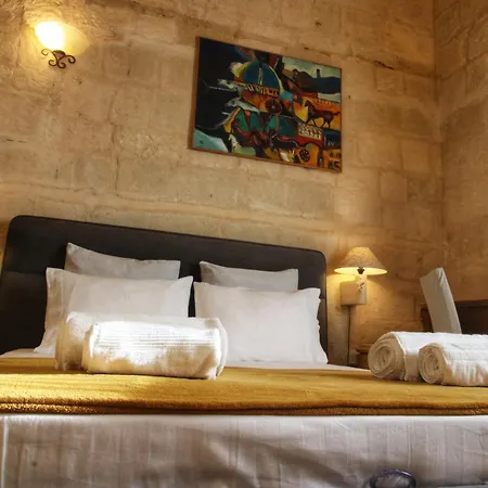 Square Townhouse, Rooftop & 3 Bathrooms Birgu