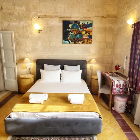 Square Townhouse, Rooftop & 3 Bathrooms