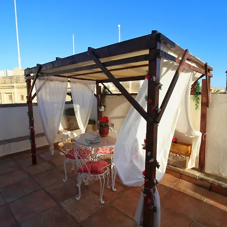 Square Townhouse, Rooftop & 3 Bathrooms Feriehus Birgu