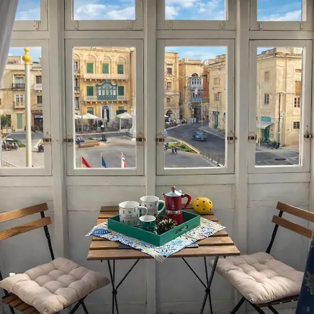 Holiday home Square Townhouse, Rooftop & 3 Bathrooms *
