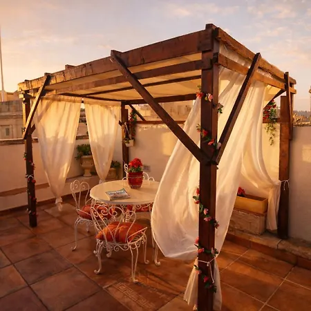 Square Townhouse, Rooftop & 3 Bathrooms *