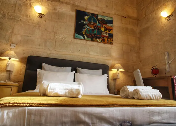 Square Townhouse, Rooftop & 3 Bathrooms בירגו