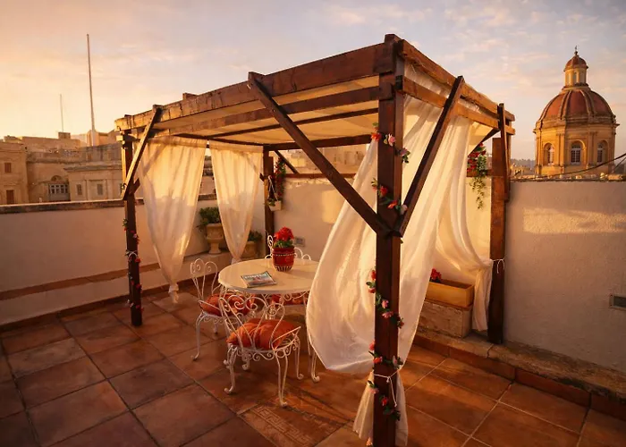 Square Townhouse, Rooftop & 3 Bathrooms *